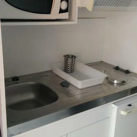 Grande Maison Sur 2000 M2 De Terrain Avec Un Studio Amenage Pour 2 Personnes2 Apartment *