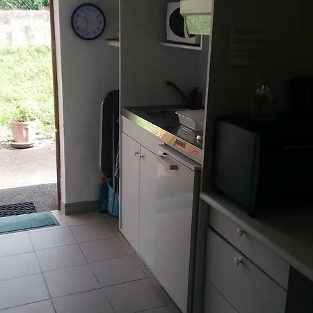 Grande Maison Sur 2000 M2 De Terrain Avec Un Studio Amenage Pour 2 Personnes2